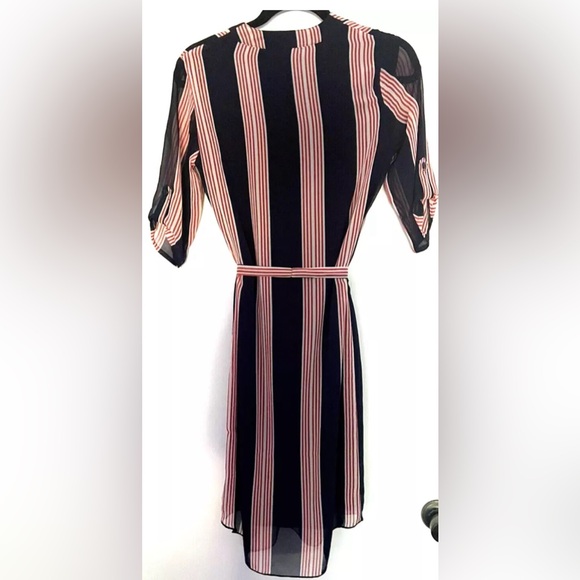 EN FOCUS STUDIO dress. Women’s size 6 striped lined soft sheer shell - Picture 2 of 9